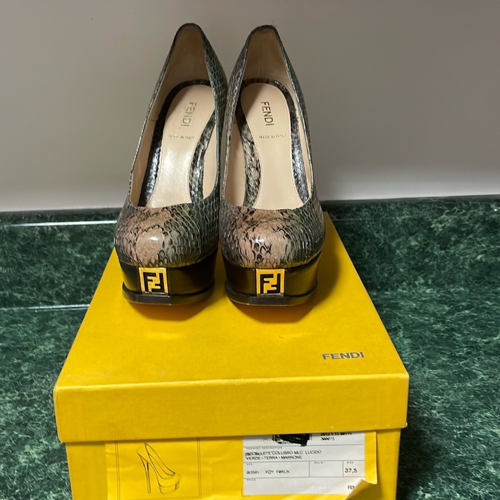 Womans fendi snakeskin heels
